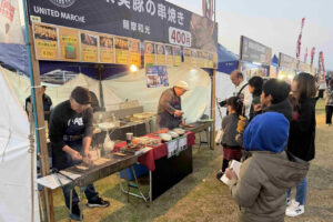 ユナイテッド喜入感謝祭のユナマルシェとキッチンカーエリアの賑わい