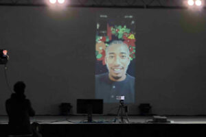 ユナイテッド喜入感謝祭のステージ企画を楽しむ来場者の様子