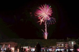 ユナイテッド喜入感謝祭のフィナーレを飾った3,000発の花火