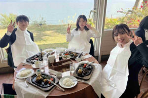 ハッピーポイントで行われた内定者歓迎会の食事会の様子