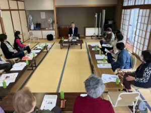 西紫原福祉館で行った介護施設の種類と選び方についての出張福祉講座の様子