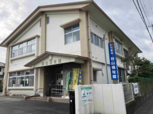 鹿児島市にある谷山福祉館の外観と南北西麓ふれあい会食の開催場所