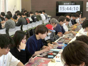 第3回ゆな愛ご褒美マルシェで同時開催されたポケモンカード大会に、多くの参加者が集まる様子