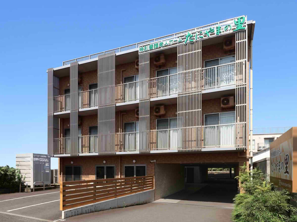 JKA補助事業により特殊浴槽と搬送車が導入された、特別養護老人ホームたにやまの里の建物外観。